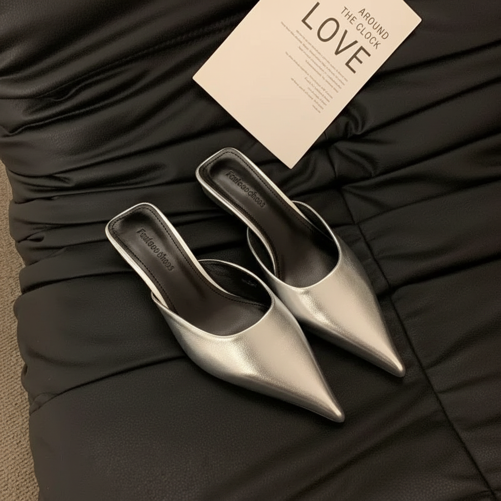 Silver pointed-toe shoes 